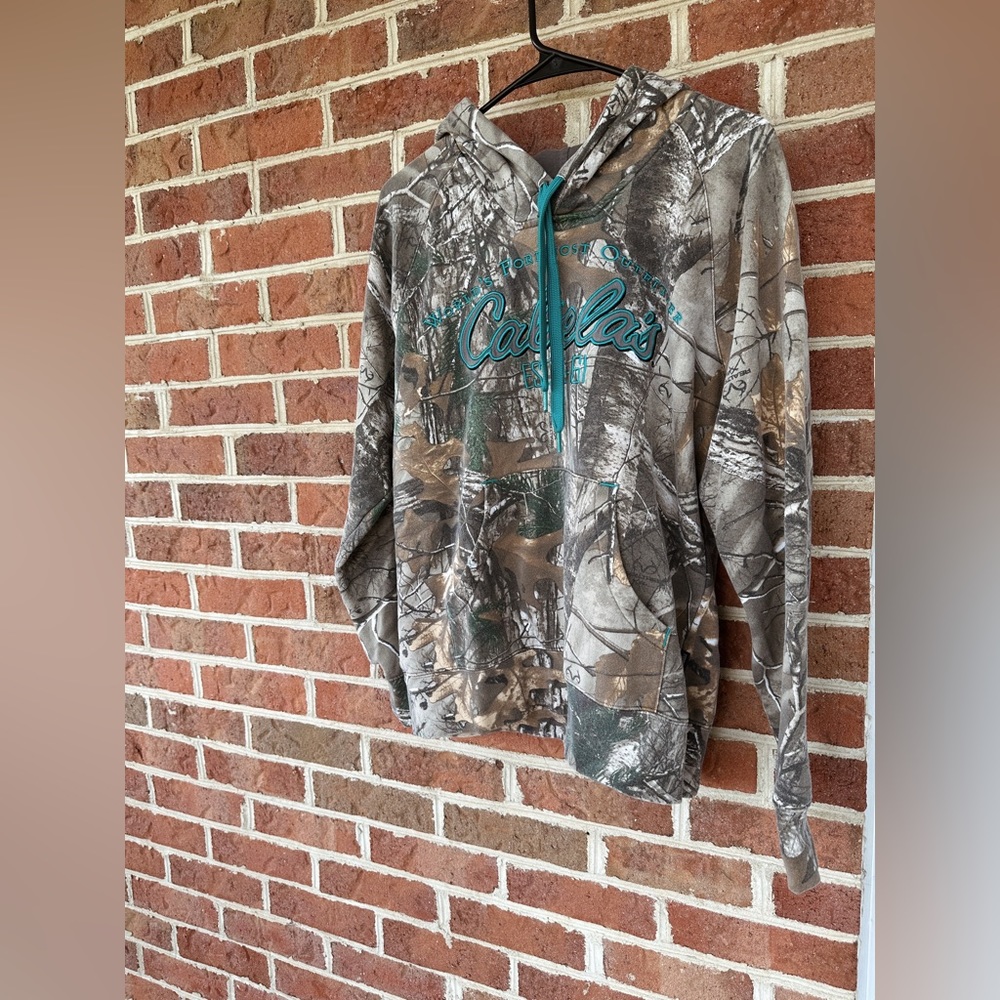 Medium Camouflage Cabela’s Hoodie